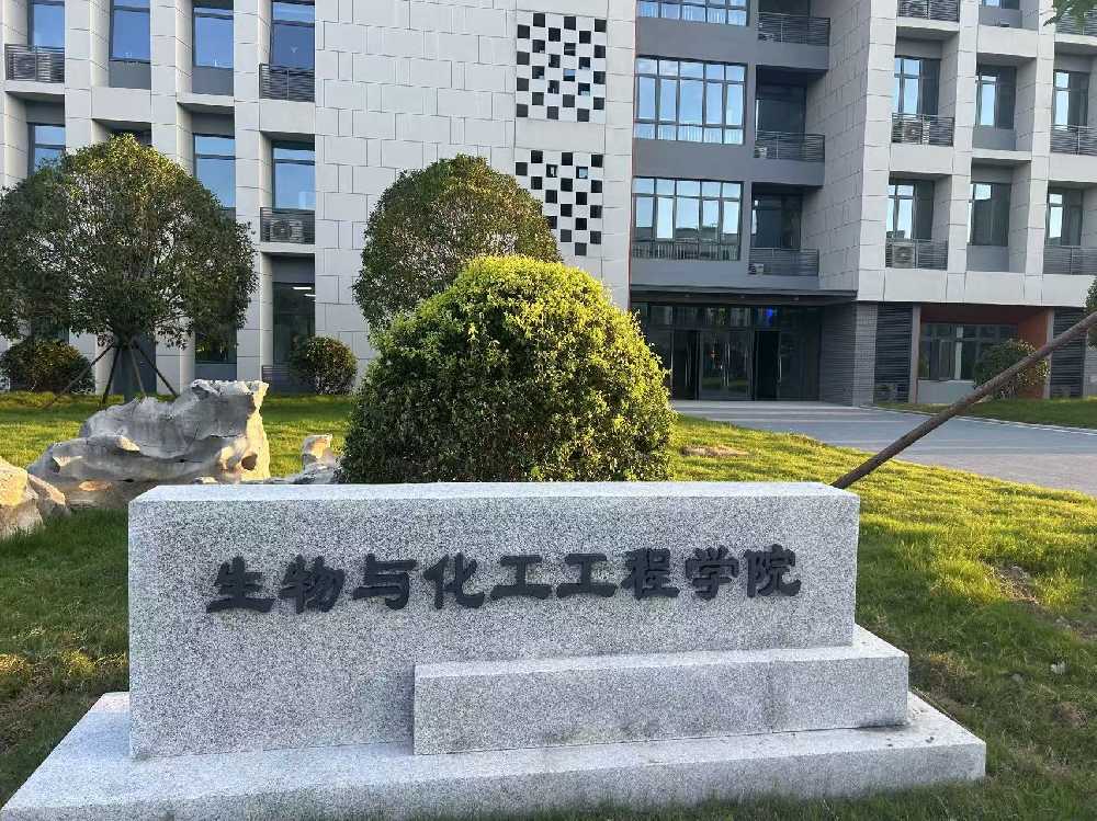 乳山市扬州职业大学体育场高杆灯项目